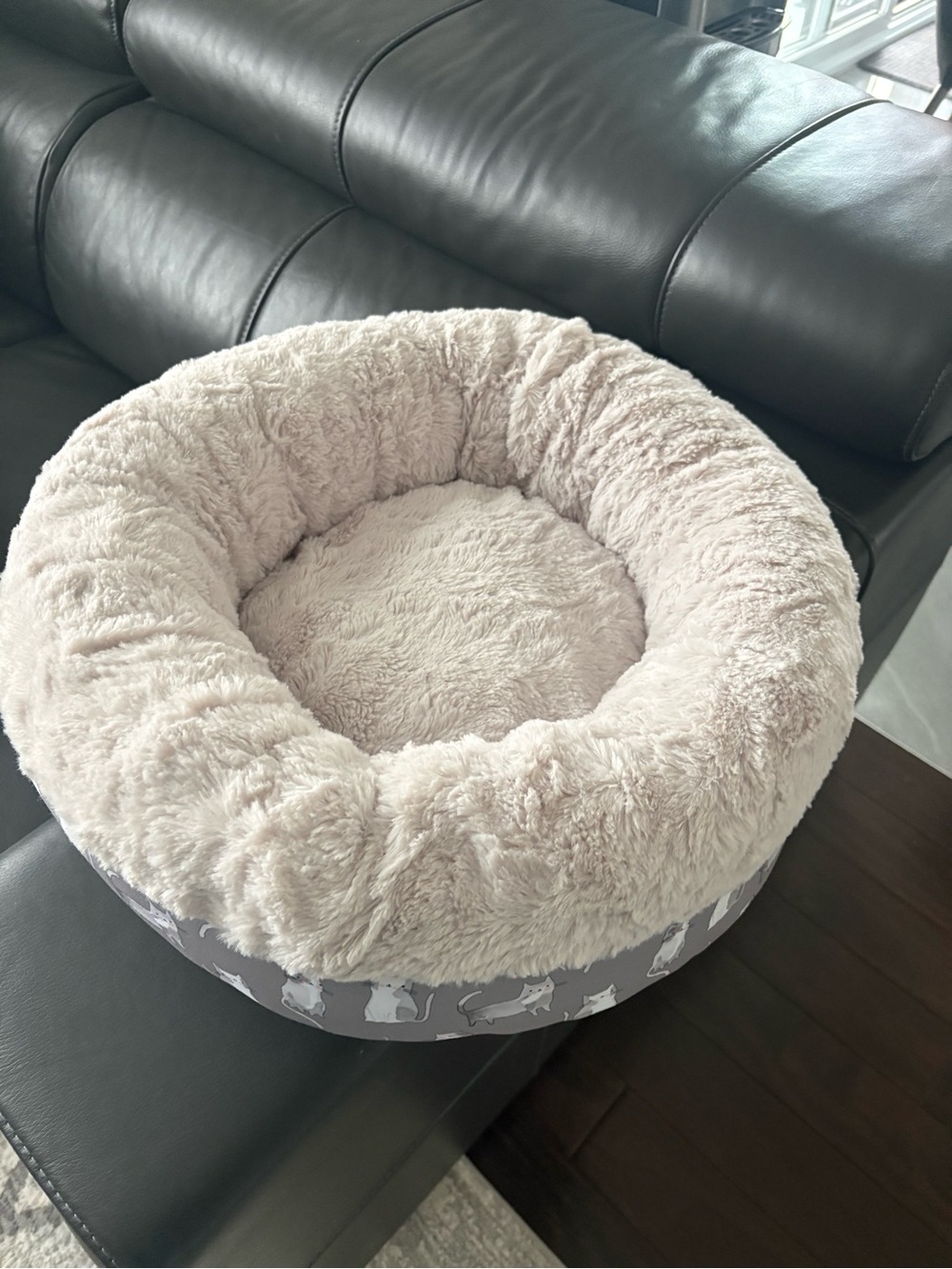 10$ today only - Brand new without tags- never used  - Plush Round Pet Bed